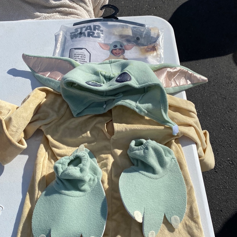 Mandelorian The Child - kid costume size 3T- 4T